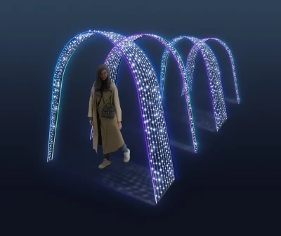 CD130-033 Duży tunel świetlny LED  seria łuków RGB z białym wypełnieniem i niebiesko-różowym neonowym konturem, efekt animacji kaskadowej, interaktywna dekoracja plenerowa zewnętrzna nocą.webp